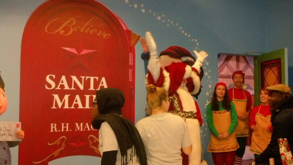 ny4children's tweet photo. Story time with the one and only #SantaClaus! #wrap2rap #fosterchildren #holidaygifts @Macys https://t.co/d5U3RsrnPn