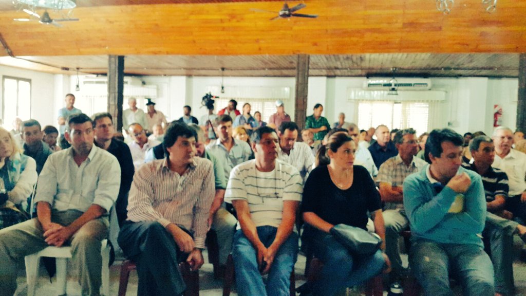 fpensarER's tweet photo. #PoliticasAgropecuarias para la Argentina que viene c @rickynegri en #Villaguay @fpensarER @FunderRU @willybernaudo https://t.co/OhxTlIfJtv