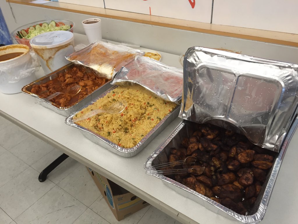 JeremyCFox's tweet image. Delicious-smelling public-meeting Dominican food that, ethically, I cannot eat. #journalistproblems