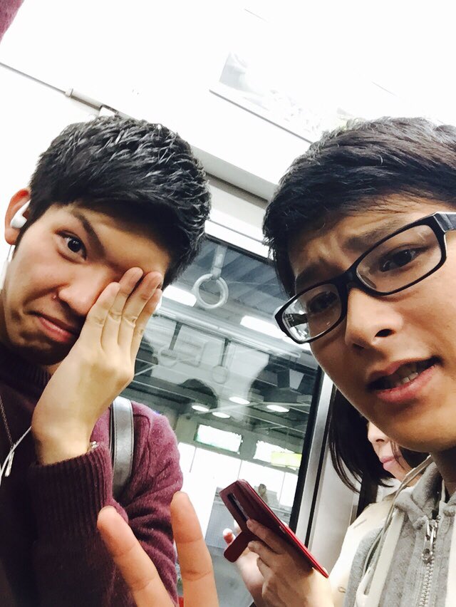 ryo5369's tweet photo. 電車乗っていつもの場所
いこーおもたら誰かおったから
だるーおもたらまさかのりく笑 https://t.co/MAeJDOlGaS