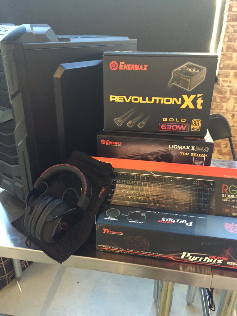 EsportsArena's tweet photo. Enter into @goRGNtv and eSports Arena Giveaway! https://t.co/VsuAD2BheB Win this amazing bundle. https://t.co/AwQrPUGnPs