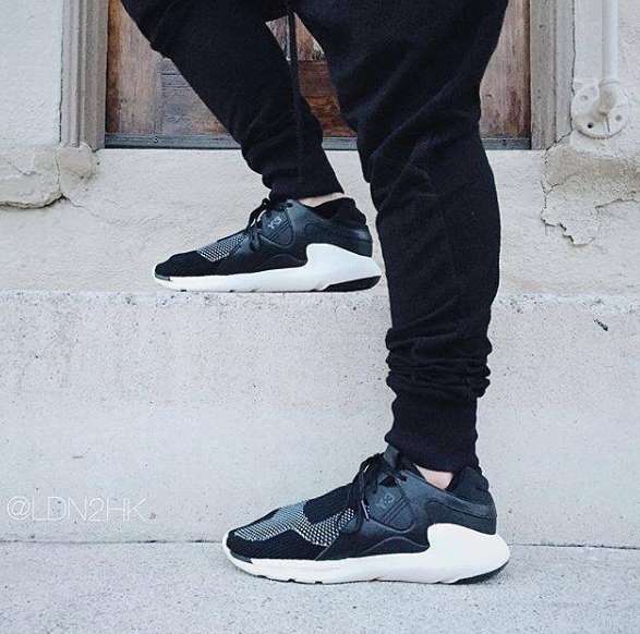 Creperoom's tweet photo. Adidas Y3 Boost QR. https://t.co/XWypXKLjmF