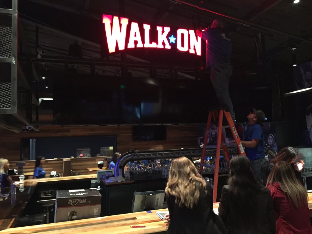 BLWalkOn's tweet image. Training is finishing up and Signs are going up @walk_ons Lake Charles.  #countdowntoopening
