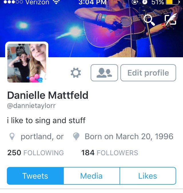 bunnyhooboo's tweet photo. she wants to be me. #samebios #ihadminefirst https://t.co/MVugYQoNEj
