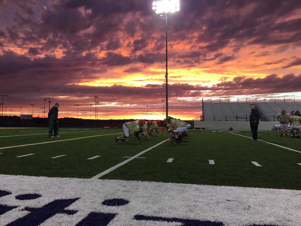 AiredaleFB's tweet photo. Coach Marsh and the linemen prepping for Jonesboro. #WontBackDown https://t.co/J9HtGQ2gdh