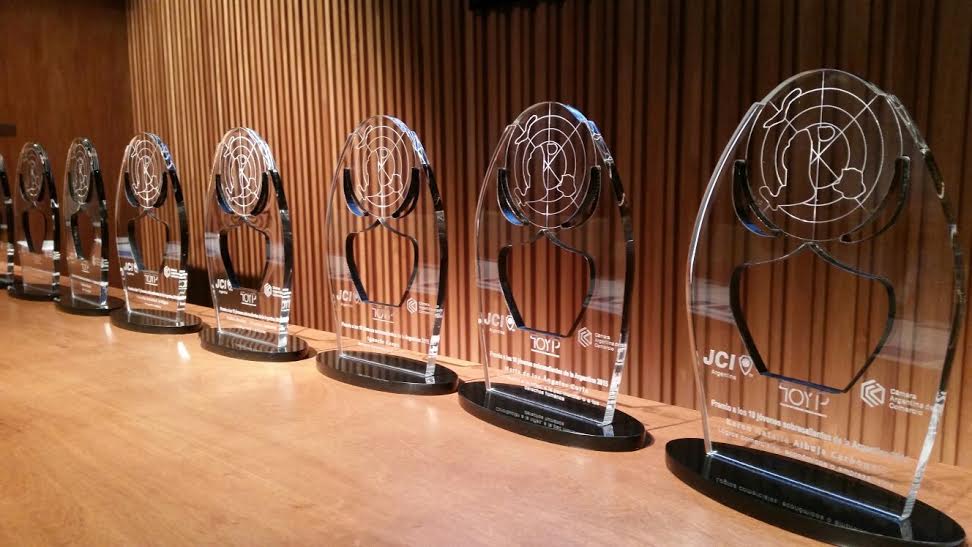 JCIARGENTINA's tweet photo. Presentamos a los 10 jóvenes sobresalientes de @JCIARGENTINA!!! Premios #TOYP2015 #JCIArgentina #CAC https://t.co/sQpcMFsf9N