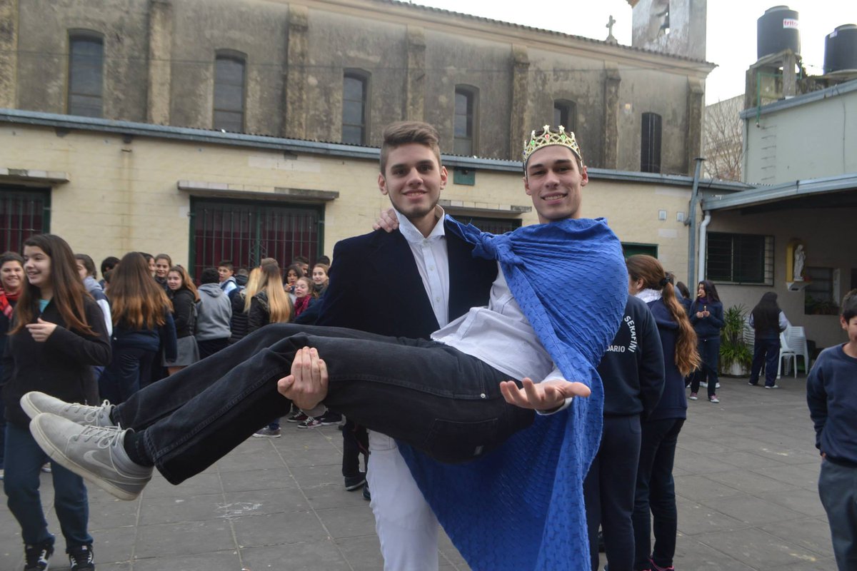 LaCuartaDelCoas's tweet photo. Ellos se aman♥ https://t.co/Pm3qu8kNc3