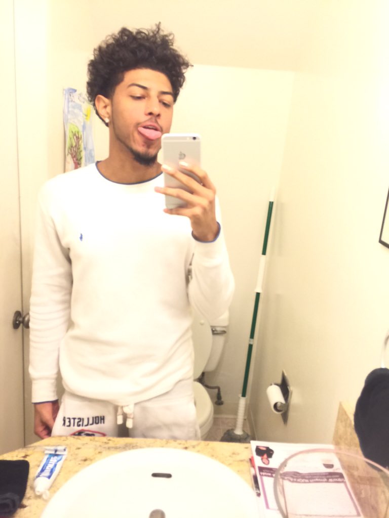 ThatGoonsits's tweet photo. Bored af sniffin dat yayo 🌬🤑 https://t.co/7iOTc4y3CD