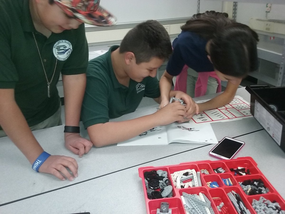 NBenavidez_WSMS's tweet photo. Cyberstallionz preparing for Robocom 2.0. #WD_Slider https://t.co/gKwVDAuyeB