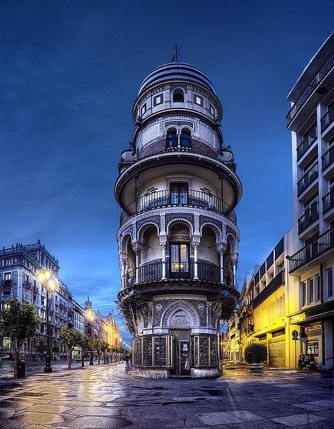 IMÁGENES: Edifico "La Adriática", Avda. Constitución #Neomudéjar #Sevilla

Ver: