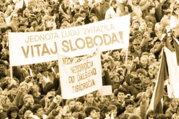 ZuzuSB's tweet photo. 26th anniversary of bloodless and #nonviolent #revolution of #Czech and #Slovak nation which brought about democracy https://t.co/kQ271lLuY5