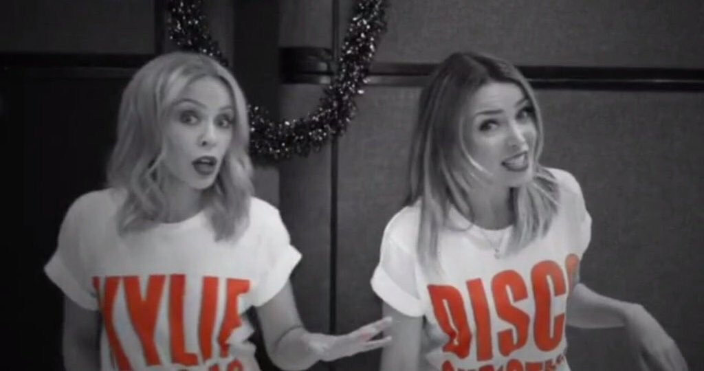 Lauren_Minogue's tweet photo. @DanniiMinogue @kylieminogue what do you guys think of my #100Degrees header & lockscreen? #DiscoXmas https://t.co/K9vMi90P0Y