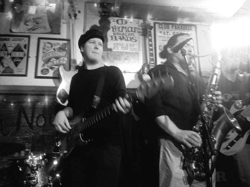 BeadeBa's tweet image. "Ain't nothin but blues"
for a Monday night .