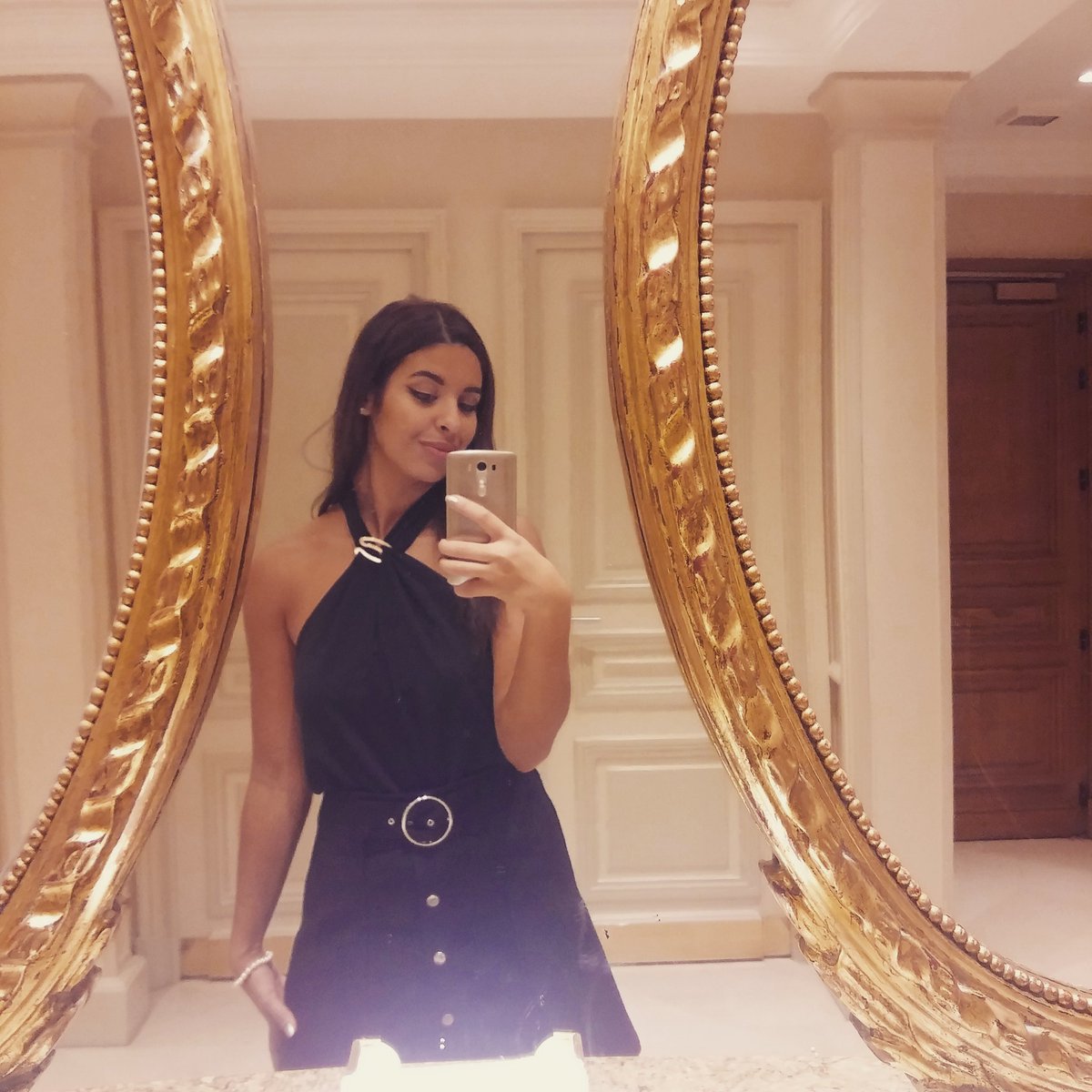 AliaCherguiOff's tweet photo. Bonne nuit mes amours ❤ https://t.co/lgotMjxkk2