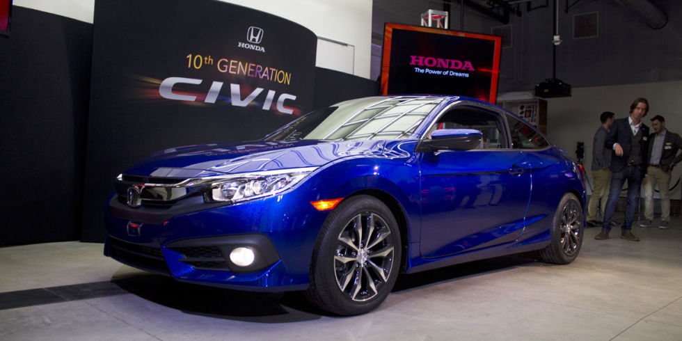 RoadandTrack's tweet photo. Here’s the 2016 Honda Civic Coupe, and it sounds like we’re getting a turbo with a manual. https://t.co/PcEUaZwwU6 https://t.co/sVOEDjMmen