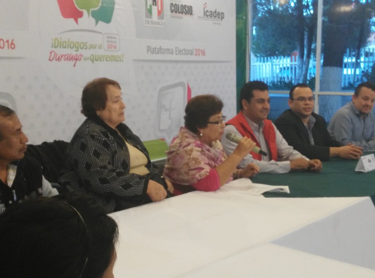 manuelherrera1's tweet photo. #DialogosPri con Adultos Mayores, Mtra. Chayito Fernández, la experiencia enriquece nuestra #PlataformaElectoral https://t.co/Z4wpROJPZk