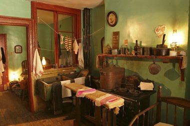 DNAinfoNY's tweet photo. Lower East Side Tenement Museum to lift its no-pictures rule for one night https://t.co/pIHq0irqCH https://t.co/AVwJzhFEze