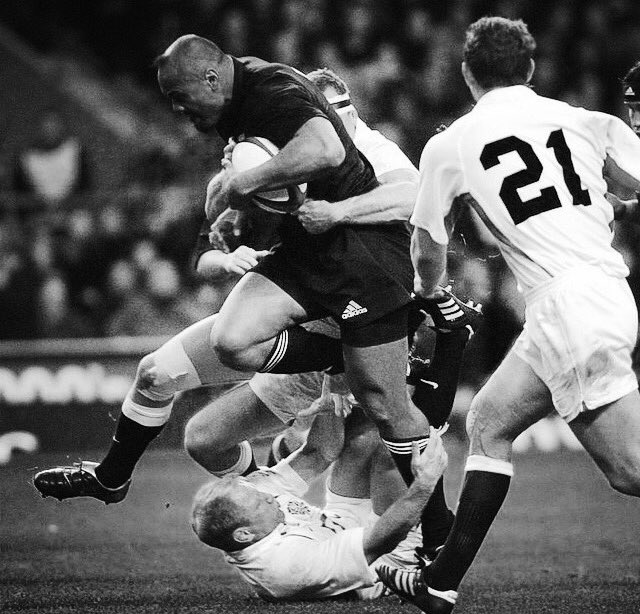farrellano93's tweet photo. #rip #lomu #legend https://t.co/I0o4hErJEF