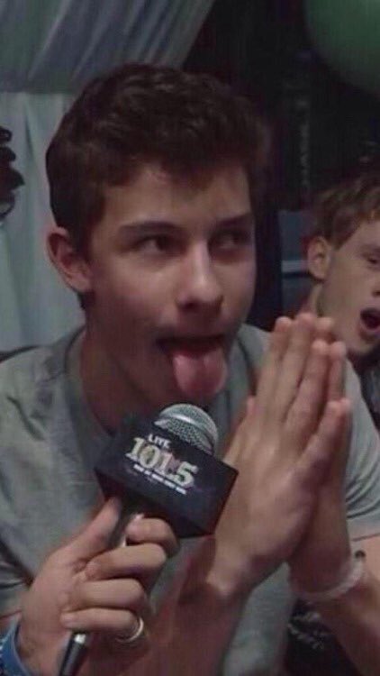 winterlydallas's tweet photo. ME RN BECAUSE SO EXCITED #IKWYDLSAtMidnight 😍😍😍 @ShawnMendes https://t.co/LhdT7a847q