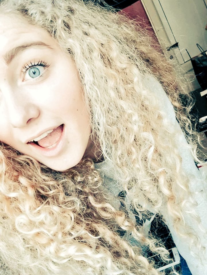 maanfrii's tweet photo. #HarryFollowMe @Harry_Styles Se mi Segui ti regalo Sofia Viscardi. @sofia_viscardi 💟😏 https://t.co/lyH4uBWy5K