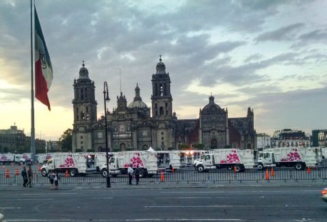 CDMX presenta nuevos camiones de basura - CUDeklwUkAARc41