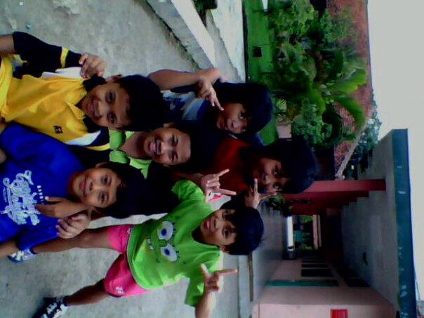 OCaeruless's tweet photo. Paling kecil paling gaya , orang pake sandal ini pake spatu☺♥@Hafsya_Hany https://t.co/yEY10Ju0Jc
