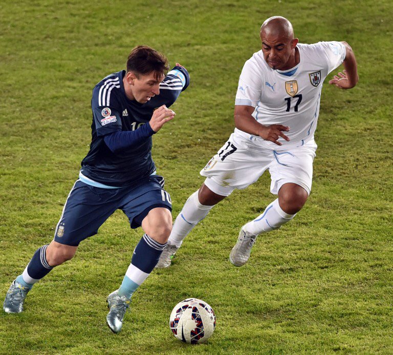 GroseroKesman's tweet image. EL MEJOR JUGADOR DEL MUNDO Y messi.