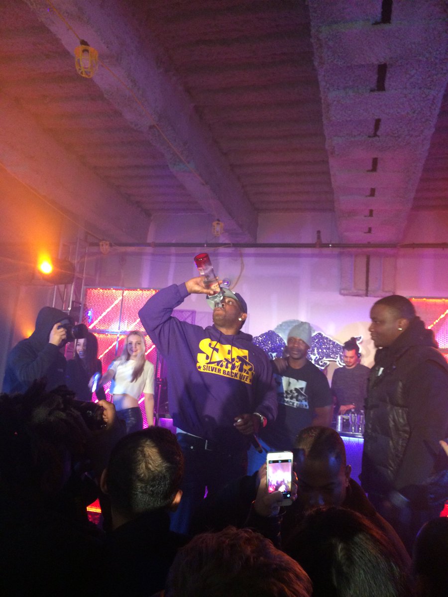 OmarUnited's tweet photo. @teen_archer YES! #LESBeat @DaRealPetey https://t.co/6aXeOsivXm