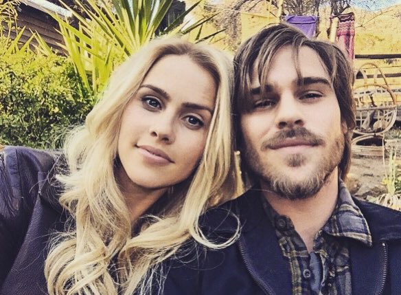 UkAquarius's tweet photo. Well @damongrey and @claireholt are looking cute! Loving this pic. https://t.co/e4Qni2aOBi