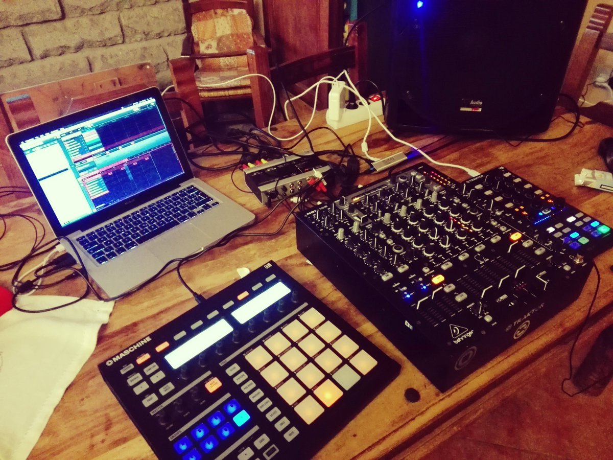 againtek's tweet image. Studio session with maschine!! &amp;lt;Techno music &amp;gt;