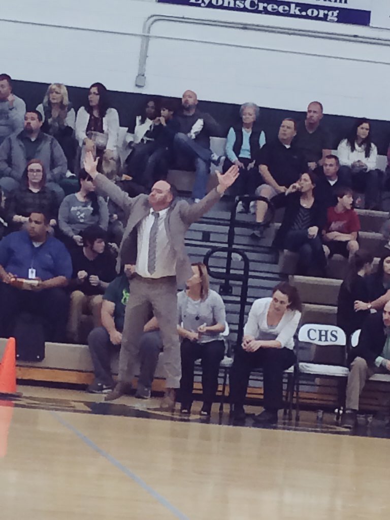 CarrieOakley's tweet photo. So good to see this guy back in action. @CoachLewis33 #BobbyKnightJr #HornetsWin https://t.co/BP21gczEtR
