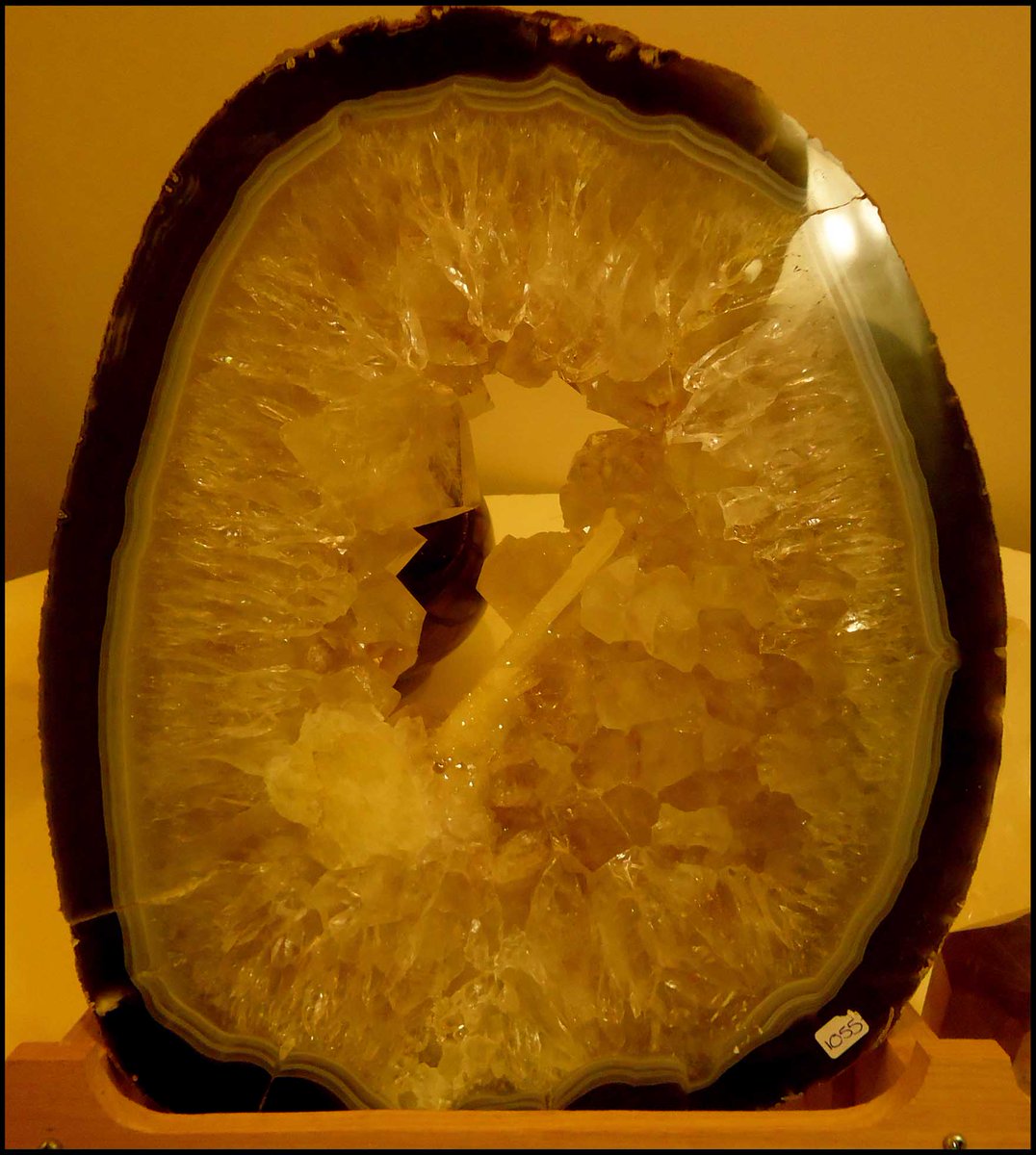 Ric_Steed's tweet photo. cool crystals in Victoria BC #nanaimo #gottaluvnanaimo cheers #crystals https://t.co/jBpkd6cqhM