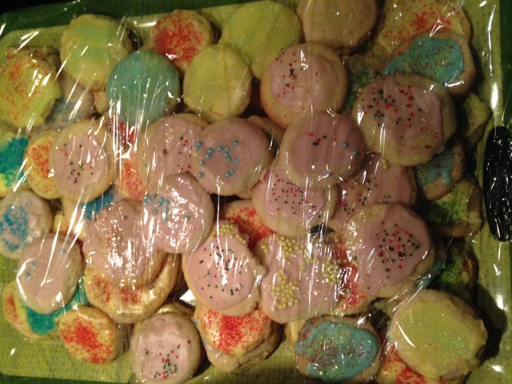 SavannahMoYL's tweet photo. Cookies!!! 2mrrow a.m. get sum cookies at the front door @SHS to promote our goal to have 200 pl at YL Club #OTDF https://t.co/CN96Mc6DJl