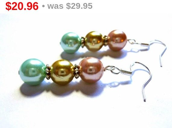 m00dtherapy's tweet photo. STOREWIDE SALE! Sterling Silver Pastel Pearl Dangle/Drop Leverback β¦ https://t.co/xR1sr9CZeM #pht1 #MultiColorPearls https://t.co/WyvC5Ti3EN