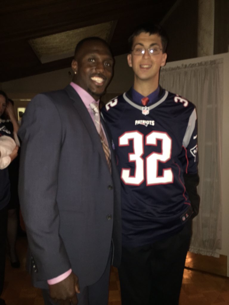 LegendsHockYMCA's tweet photo. Excited to also honor #32 Devin @McCourtyTwins as #Legends2015 Honoree! About to enter the hall with @peterw21092 https://t.co/DvNCQEupeJ