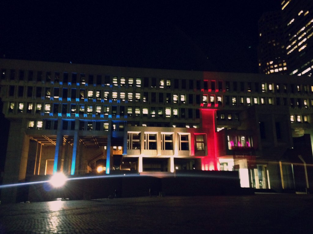 OnlyInBOS's tweet image. Boston City Hall is lit up blue, white, &amp;amp; red in solidarity w/France tonight. #ParisStrong