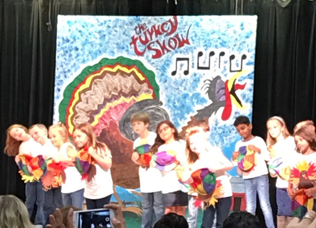 msdeniserod's tweet photo. GTE's 1st grade Annual Turkey Show never disappoints! @HumbleISD_GTE https://t.co/MyPkeC6lxN