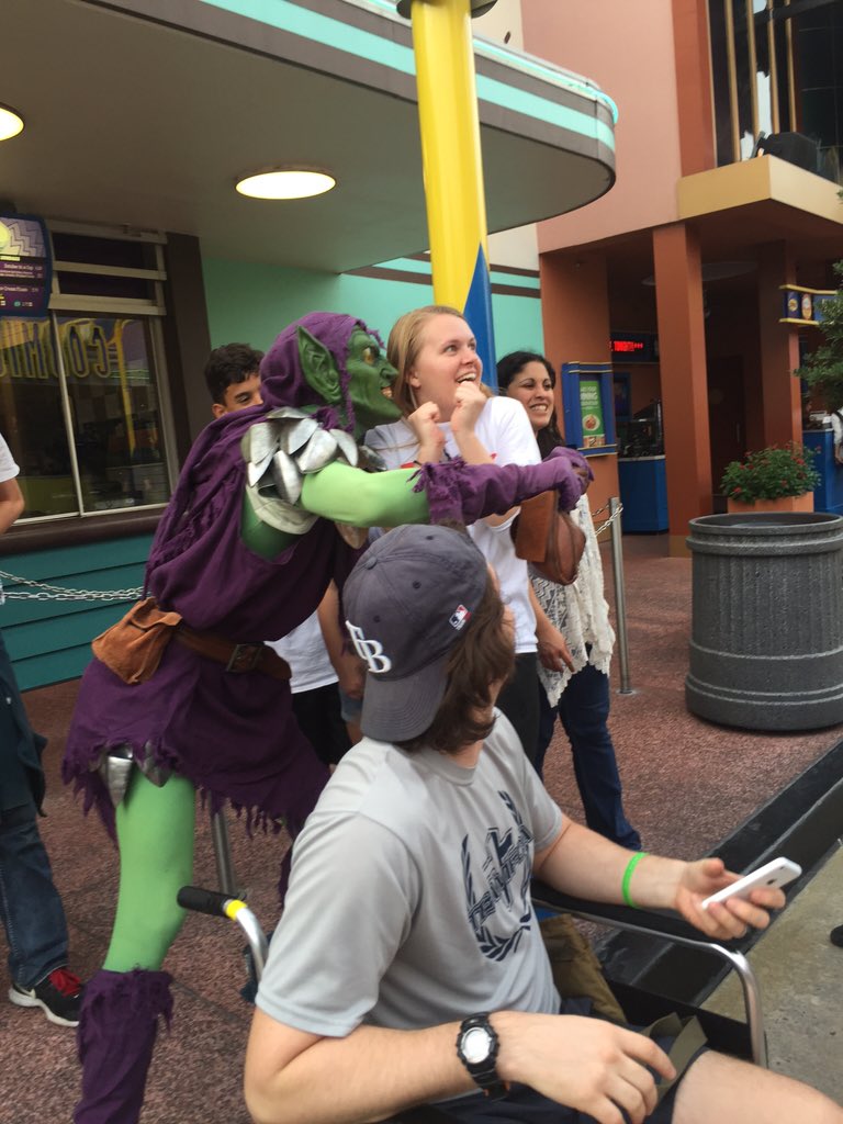 kbuergey's tweet photo. "Ew gross!! I could feel his breath" #universal https://t.co/AzOuEz2N5e