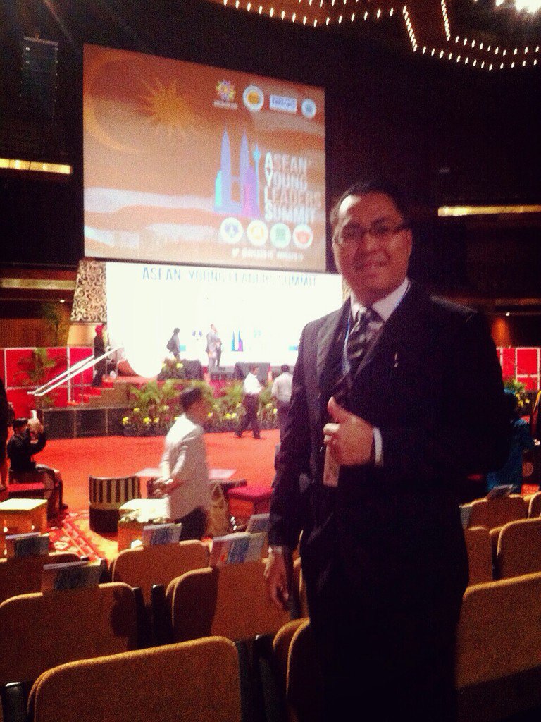 rey_922's tweet photo. kopisanangan #tuluntokou hiti Asean Young Learders Summit 2015 #AYLS2015 #sabahan https://t.co/dzCxybJ2Lw