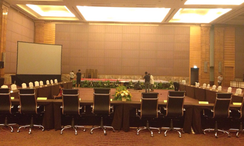 Kamarbelakang's tweet photo. Hari kamis kita bakal menghibur Rapat Pimpinan PT. xxxx jam 19.00 - 22.00 di Hotel Pullman,Central Park. so excited! https://t.co/uLGTsSHjoX