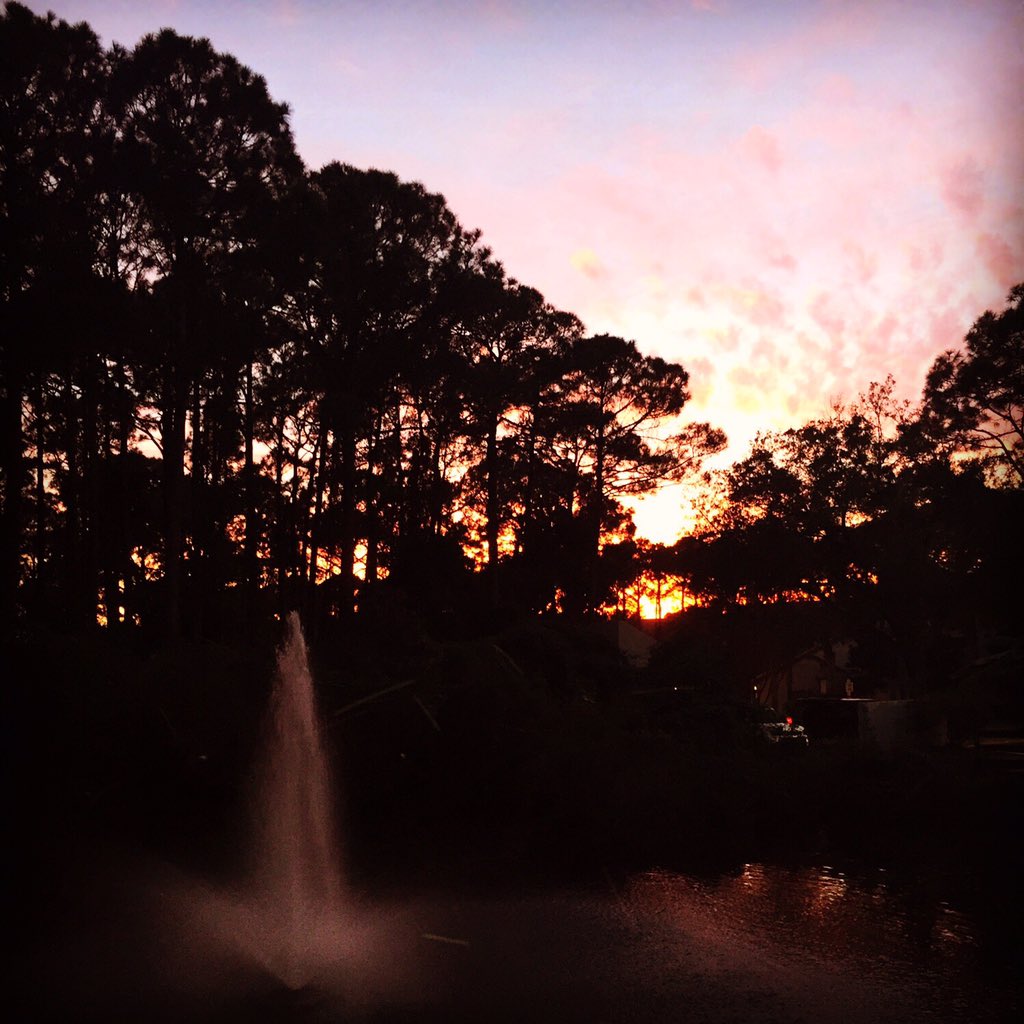 oceanclubdestin's tweet photo. Another amazing #destinsunset enjoyed on the deck at#theoceanclubdestin #destin #nwfdailynews #goodtimes #greatfood https://t.co/QCR2vLwBlH
