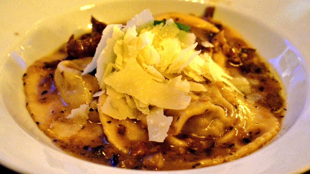 myetherealm's tweet photo. Wild Mushroom Ravioli | citrus salt porcini mushroom & white wine broth @360Gourmet #360gourmetclub #bespokeculinary https://t.co/oIPqTUXQEC