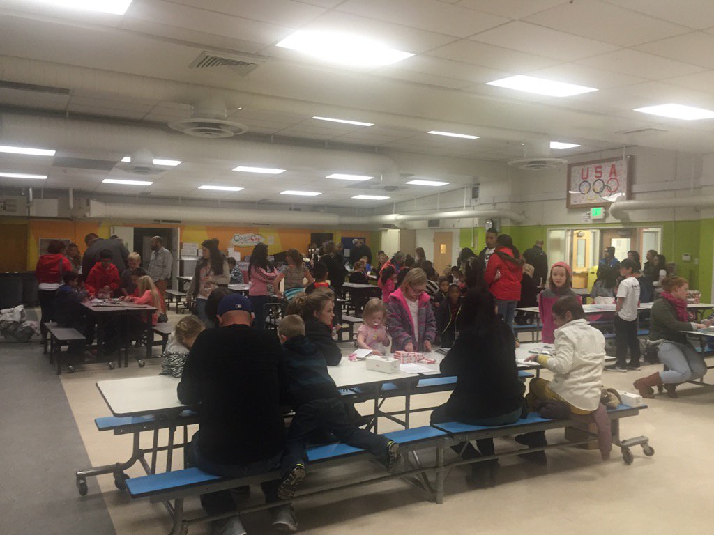 angieteachesall's tweet photo. Packed house for Family Math Night at Grace Warner! #wcsd #getyourmathon #warnerrocks https://t.co/Ntfi3mfbPl