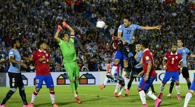 gauntled's tweet photo. Uruguay propina a Chile el peor golpe en la era Sampaoli https://t.co/rcz3WfHkw8 https://t.co/38y51yWkbo