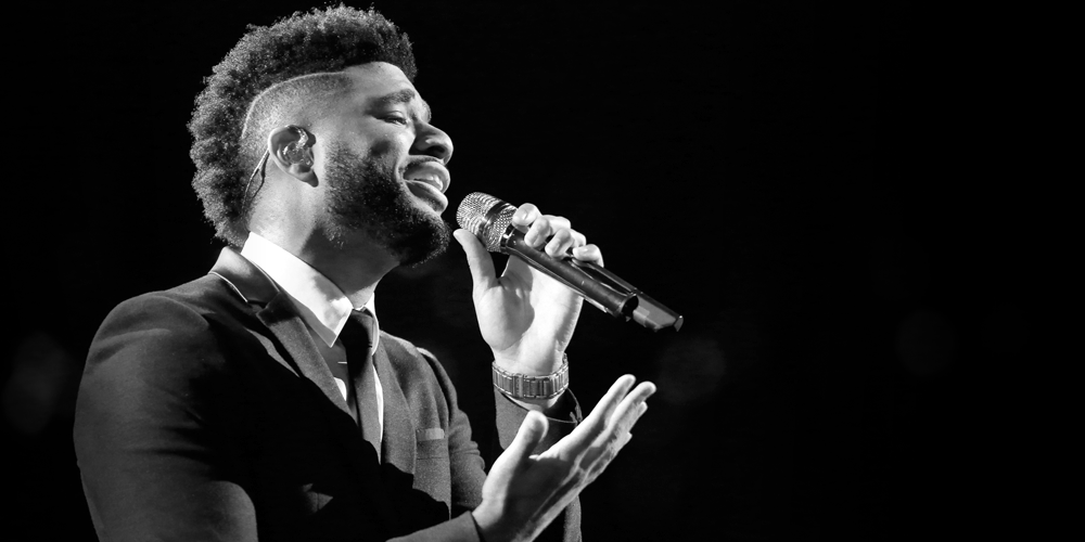 NBCTheVoice's tweet photo. .@MarkJPHood sings #StevieWonder’s “Signed, Sealed, Delivered, I’m Yours” &amp; we can’t feel our faces.  #VoiceResults https://t.co/8dZo5IxZsV