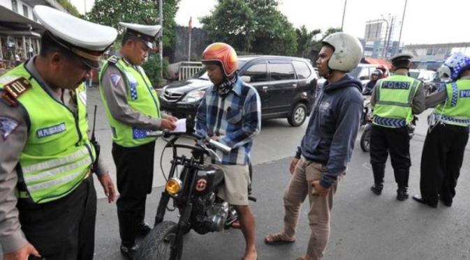 Catat! Ini Cara-cara Gokil Bebas Dari Tilang Polisi bintang.com/lifestyle/read…
