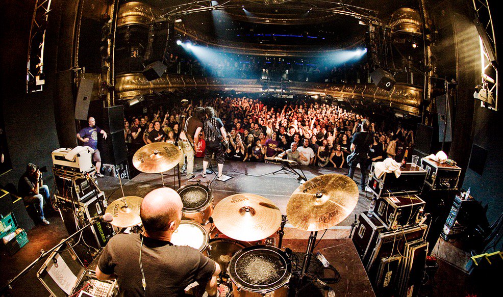 byDome's tweet photo. @barricada en Joy Eslava Madrid, foto Javier Bragado. 👽 https://t.co/nJlZ44fHv6