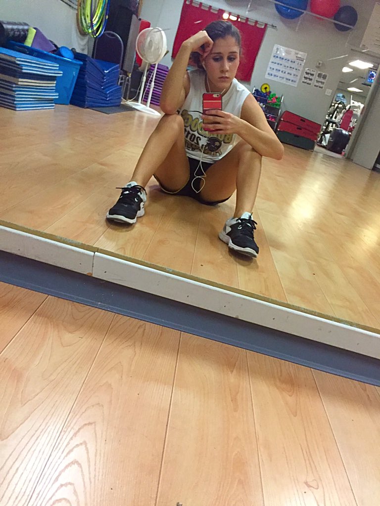 KaylieTorres's tweet photo. Before and after a leg workout🙃#gettingbackontop https://t.co/sRBMnxeNAd