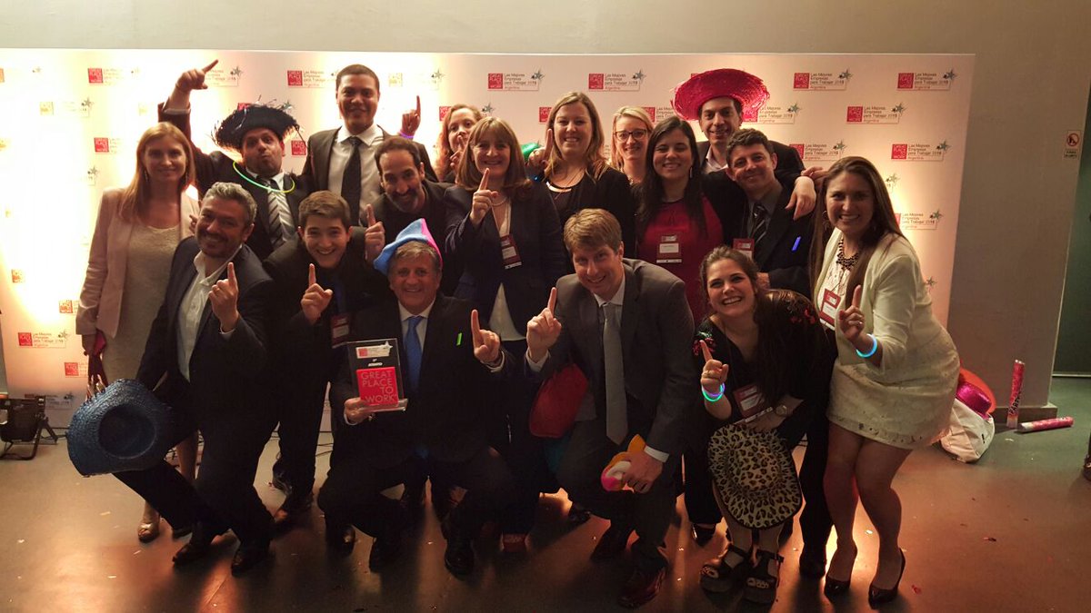micayarda's tweet photo. Somos la mejor empresa para trabajar en el país! Que orgullo levantar este premio!! #AtentoenGPTW https://t.co/WN5gO36E7o