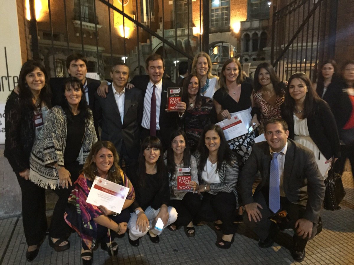 BancoGalicia's tweet photo. Festejando junto a @tarjetanaranja #LasMejoresAR2015 https://t.co/cS57pn93l9